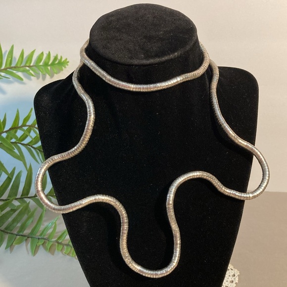 Vintage Flexible Metal Coil Abstract Necklace - Picture 5 of 12